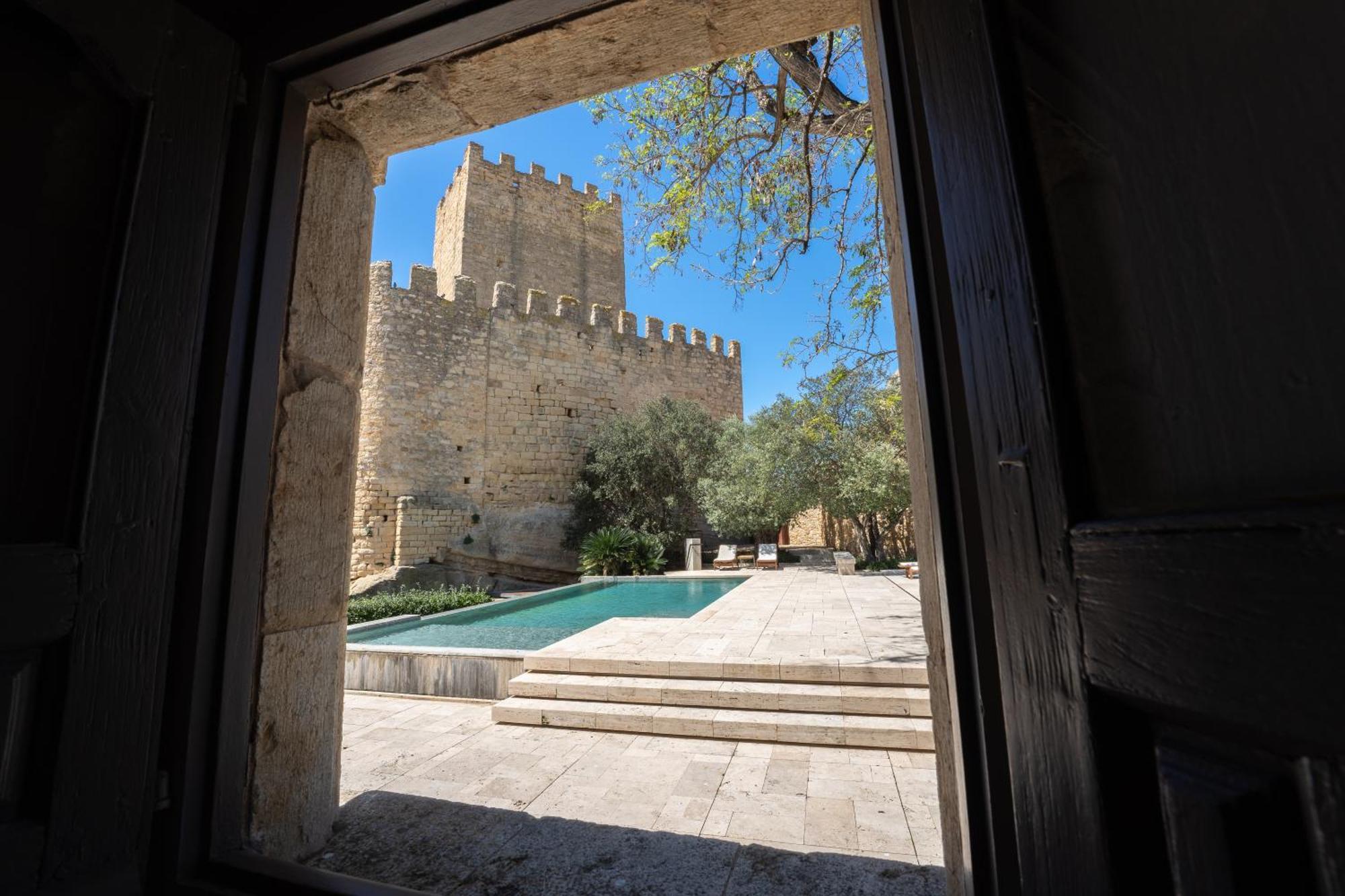 Deco - Casa Castell De Peratallada Exterior foto